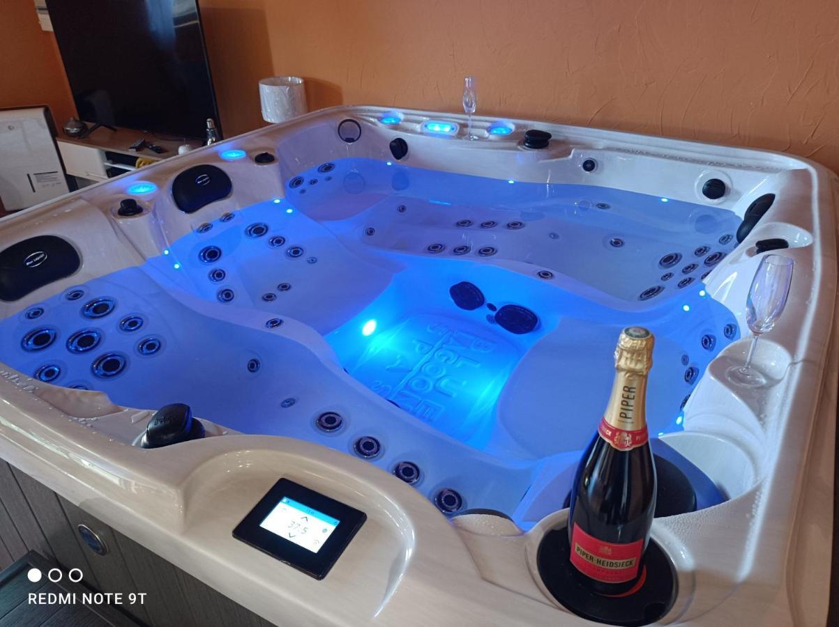 Sauna & Double Jacuzzi Interieur Et Sous Les Etoiles 1H30 Paris Ladon Exterior foto