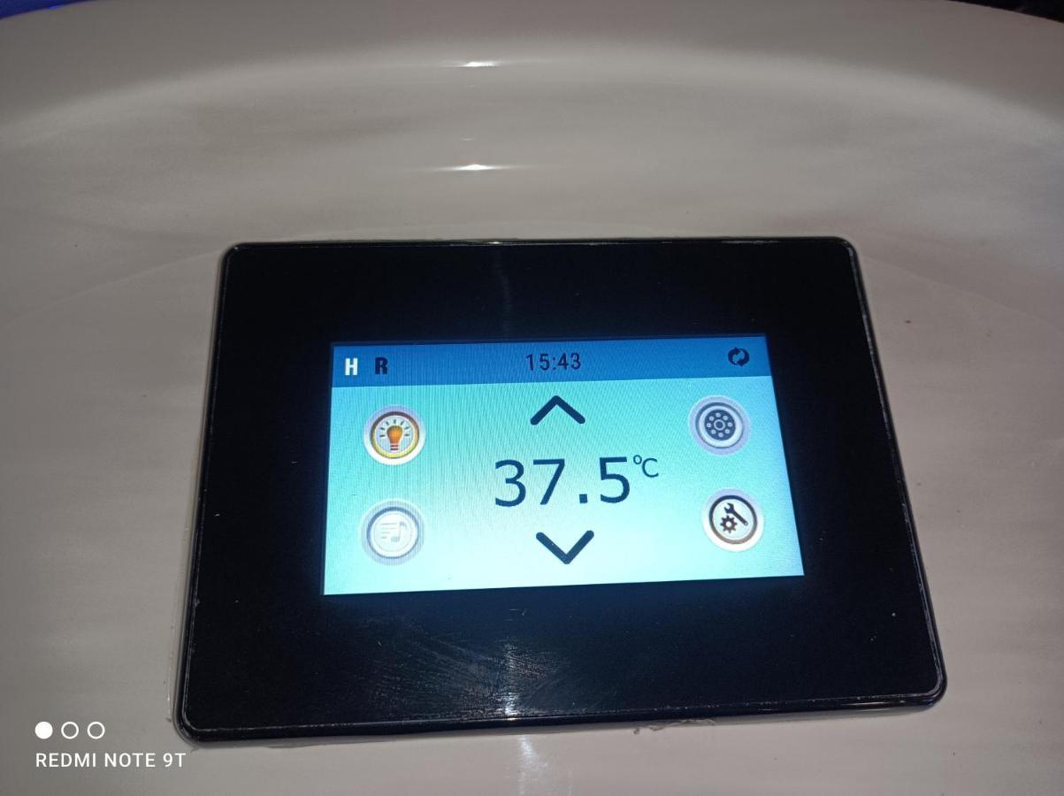 Sauna & Double Jacuzzi Interieur Et Sous Les Etoiles 1H30 Paris Ladon Exterior foto